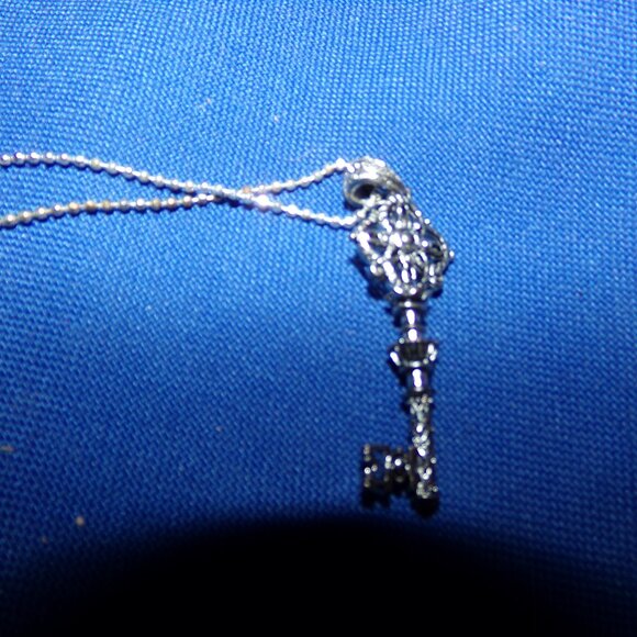 Vintage Skeleton Key to My Heart Happiness Austrian Crystal Pendant Necklace - Picture 6 of 7
